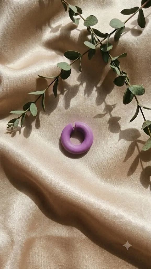 Earcuff GOMA morado claro